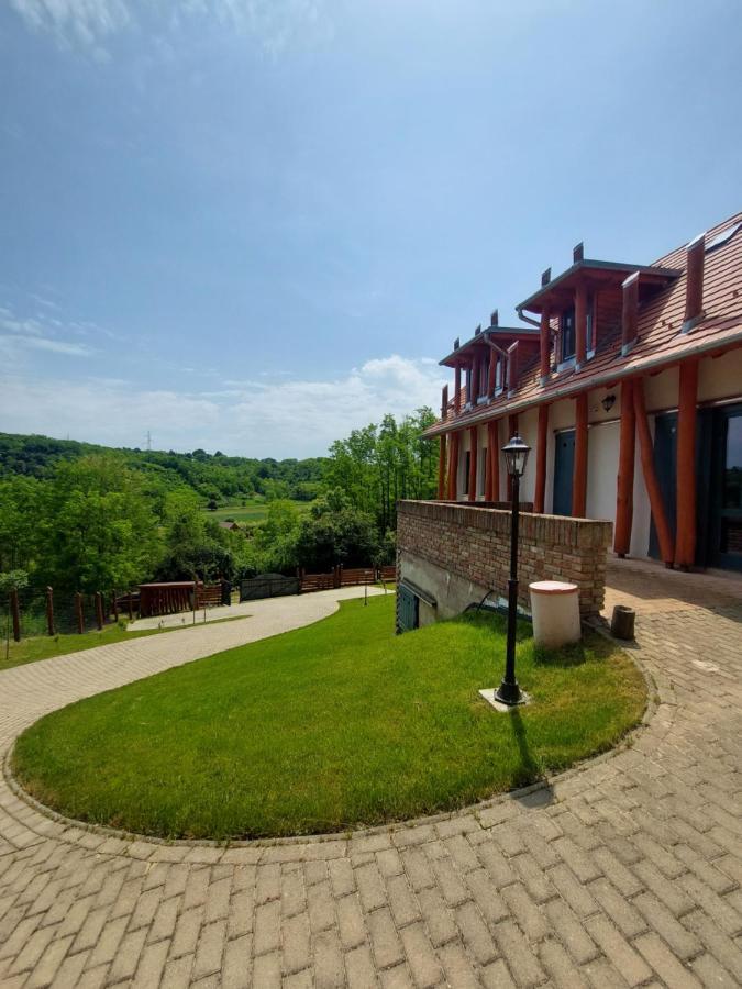 Vendeghaz Petoerke Hotel Bárdudvarnok Exterior photo